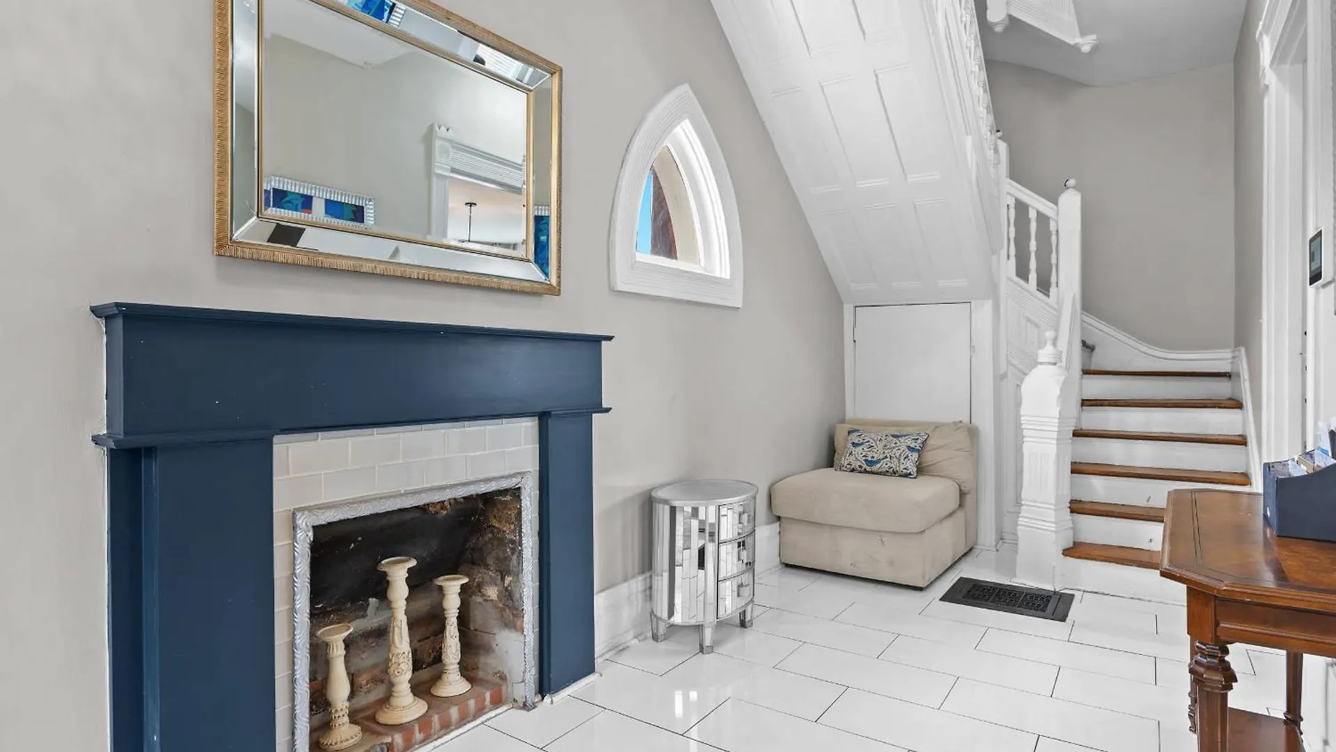 Historic 3-Br Downtown Bourbon Getaway Villa Louisville Vakantiehuis