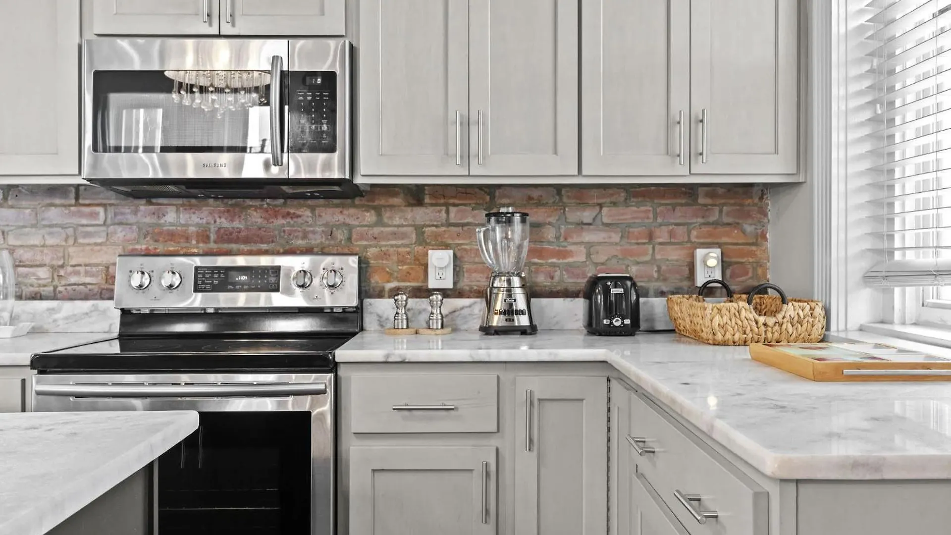 Historic 3-Br Downtown Bourbon Getaway Villa Louisville 0*,