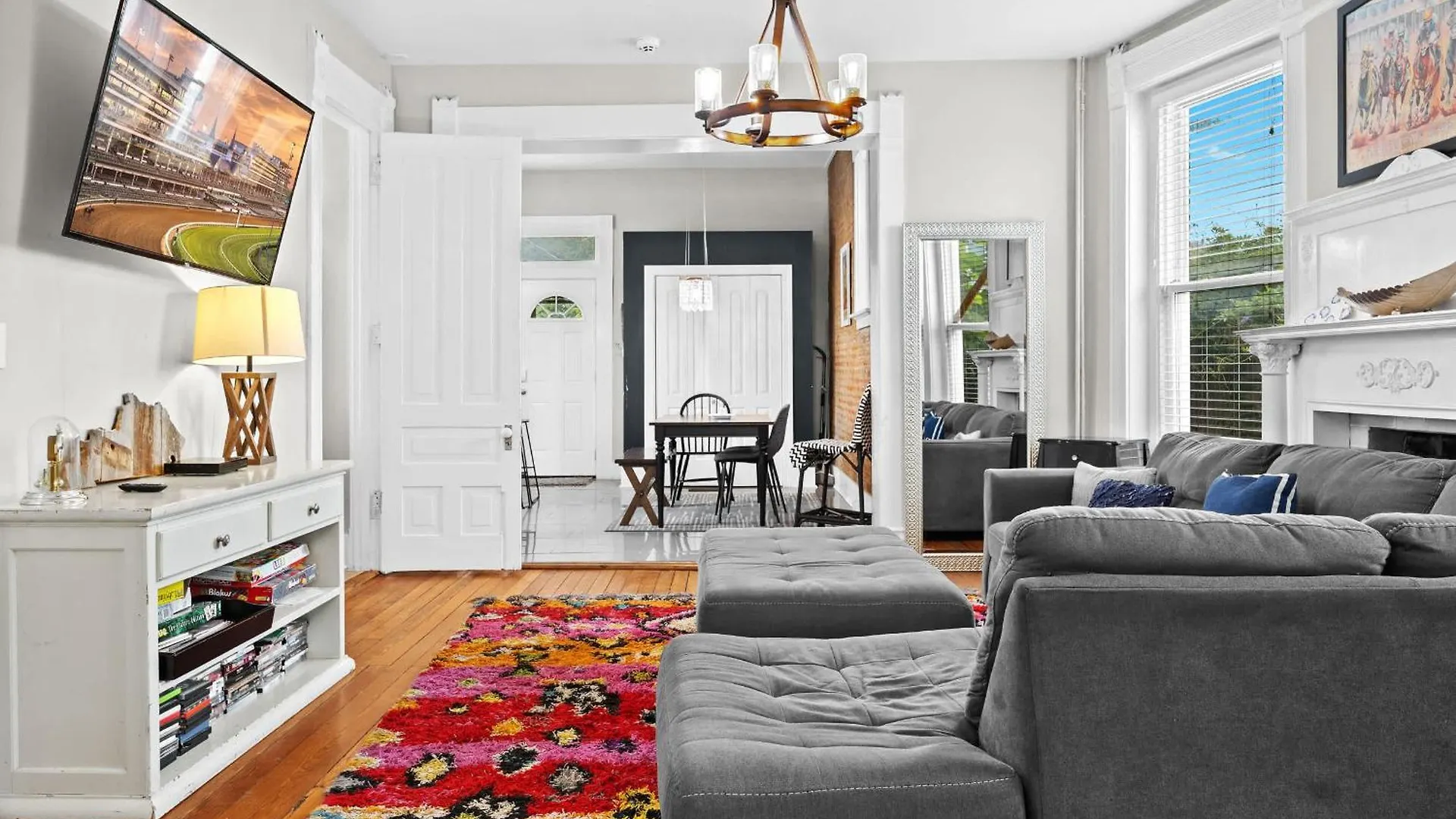 Historic 3-Br Downtown Bourbon Getaway Villa Louisville Vakantiehuis