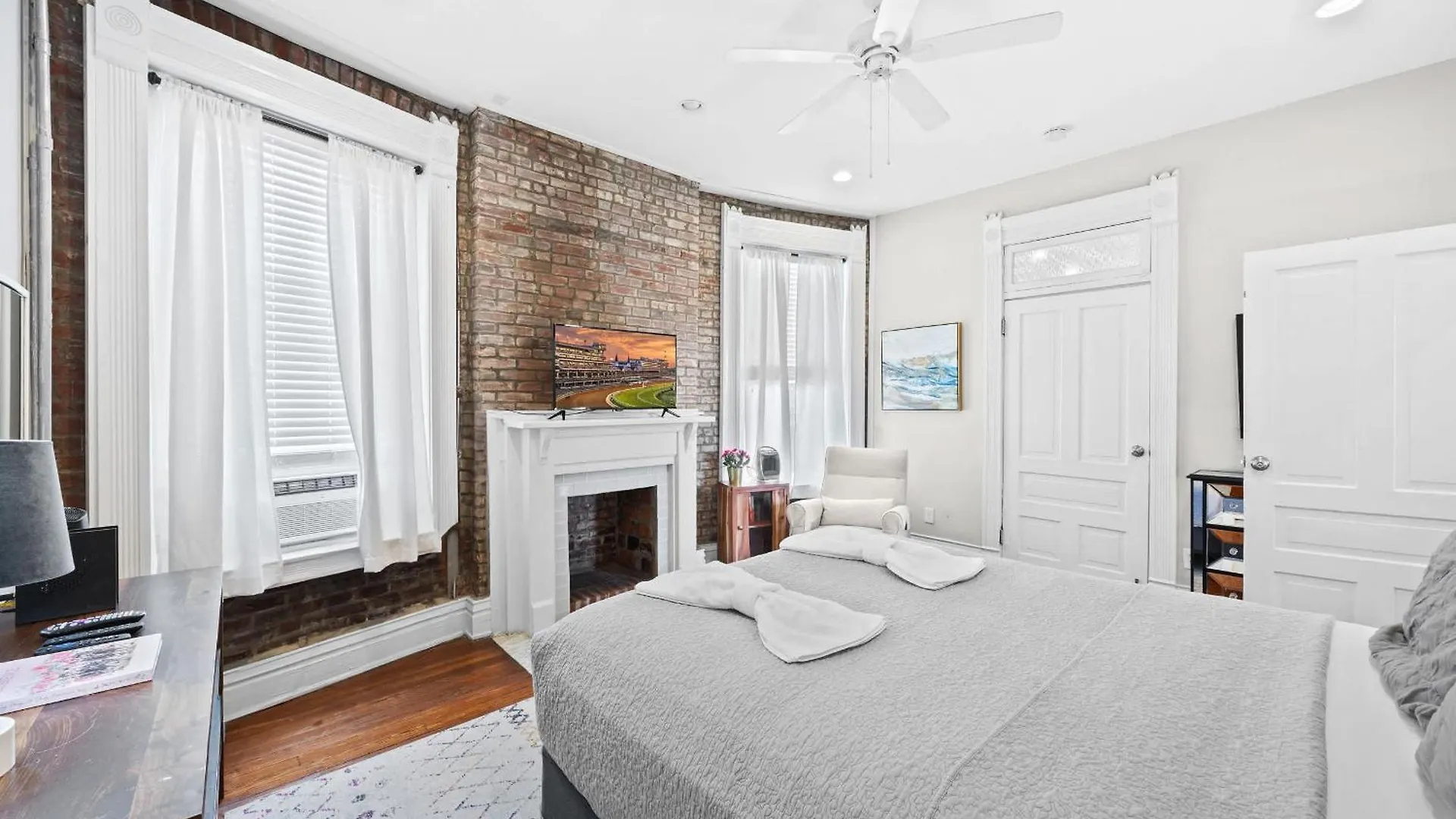 Historic 3-Br Downtown Bourbon Getaway Villa Louisville 0*,  Verenigde Staten
